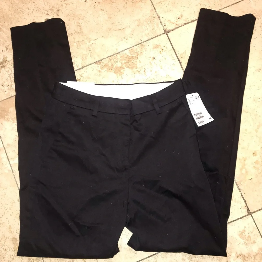 *NWT* H&M black slacks,‎ size 2